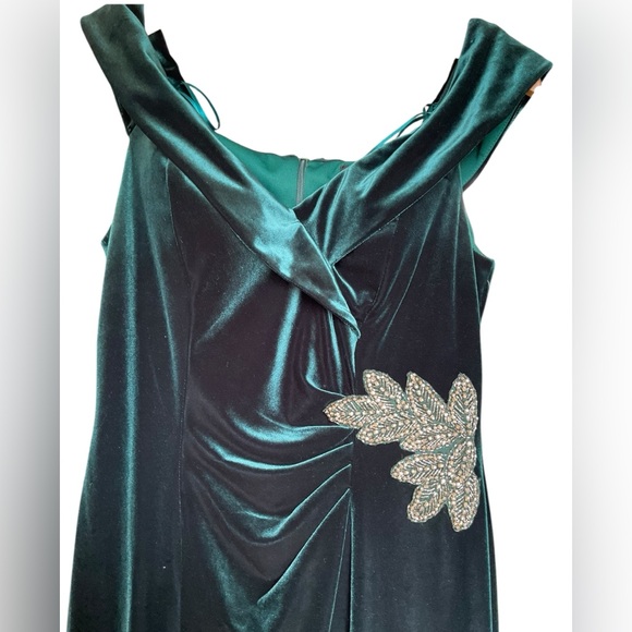 Alex Evenings Off the Shoulder Velvet Sheath Dress in Forest Green Size 4 NWT - Picture 8 of 16